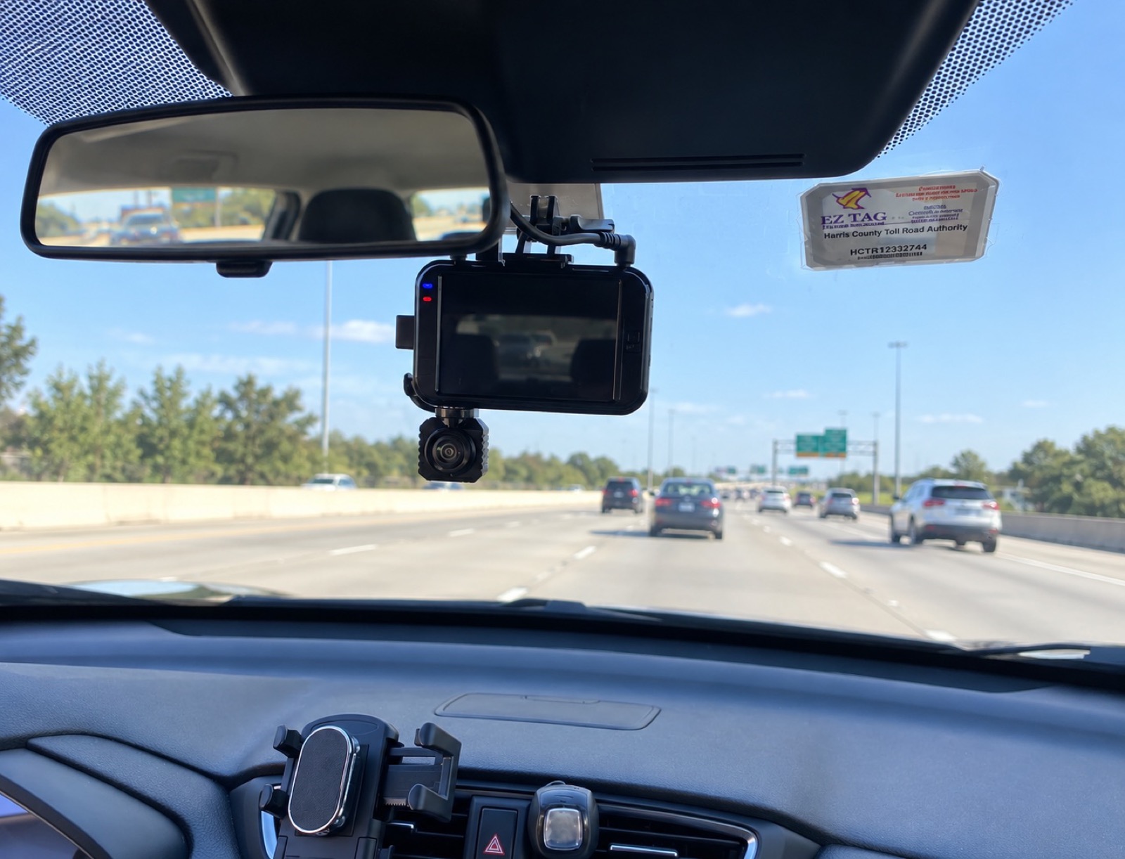 CATCH ON dashcam installed, photographed in daylight